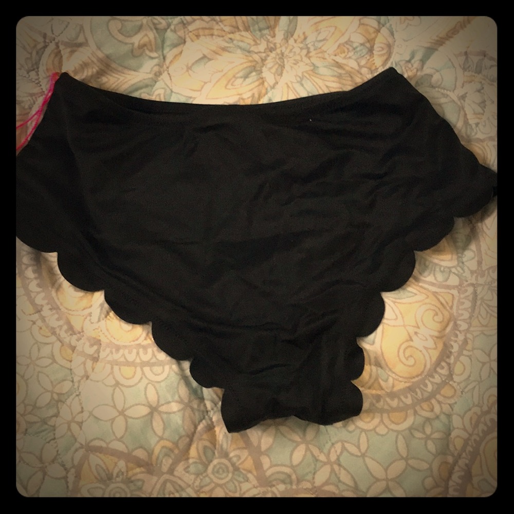 NWT black scalloped swim bottom